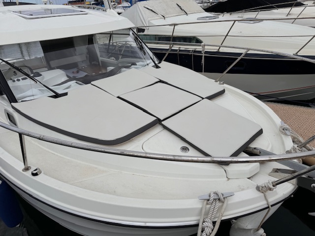 slider 2 Beneteau Antares 8 OB